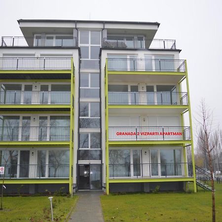 Siofok Ezuestpart Granada 2 Koezvetlen Vizparti Apartman Lägenhet Exteriör bild