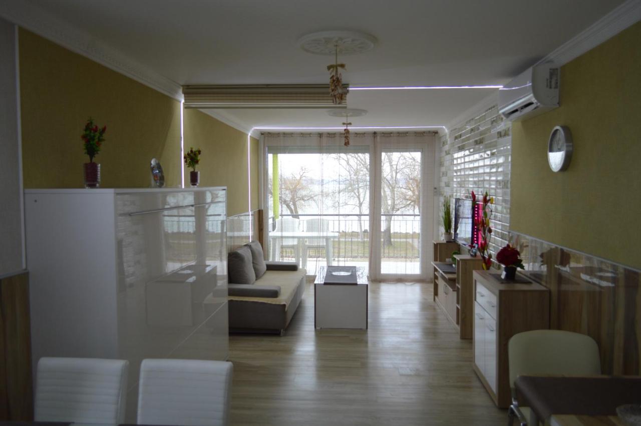 Siofok Ezuestpart Granada 2 Koezvetlen Vizparti Apartman Lägenhet Exteriör bild
