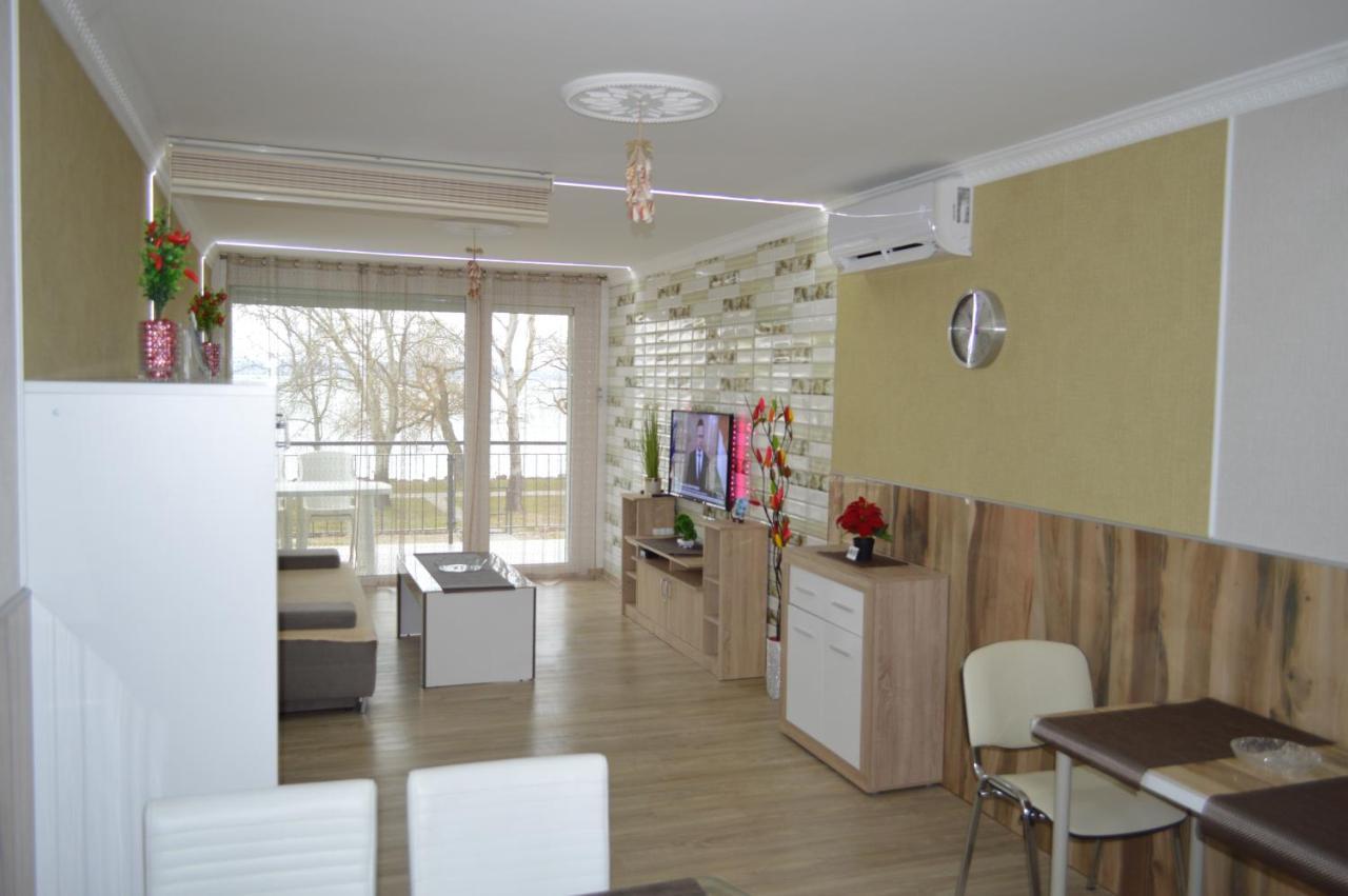 Siofok Ezuestpart Granada 2 Koezvetlen Vizparti Apartman Lägenhet Exteriör bild