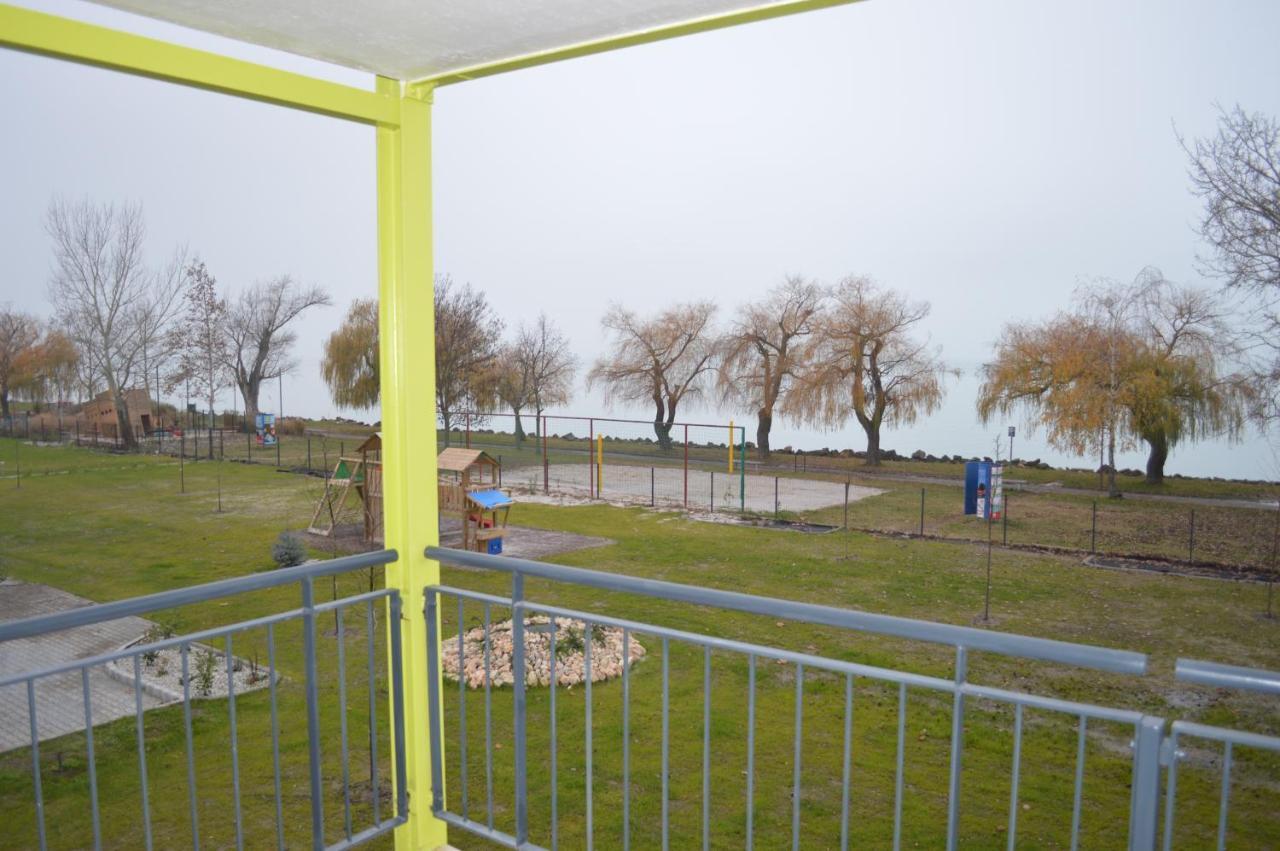 Siofok Ezuestpart Granada 2 Koezvetlen Vizparti Apartman Lägenhet Exteriör bild