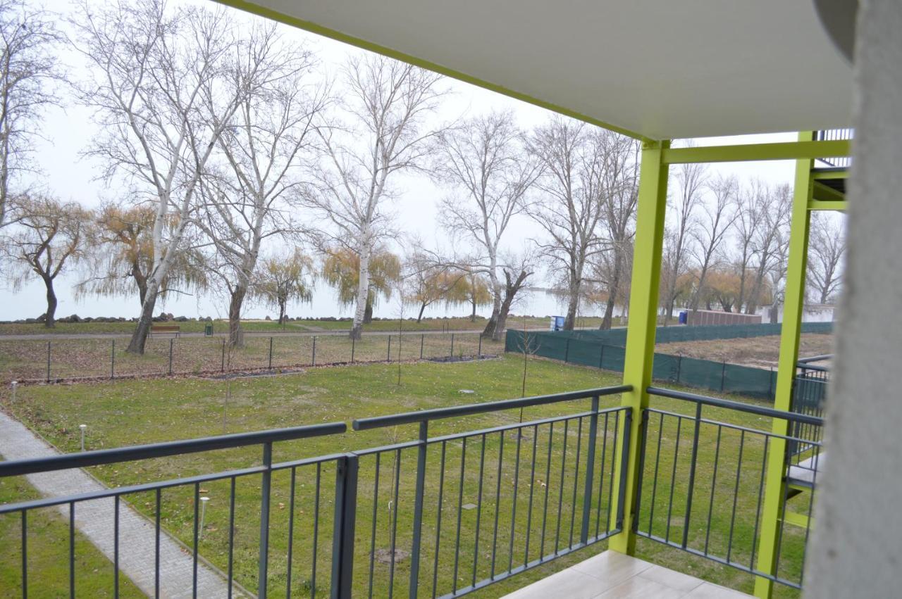 Siofok Ezuestpart Granada 2 Koezvetlen Vizparti Apartman Lägenhet Exteriör bild