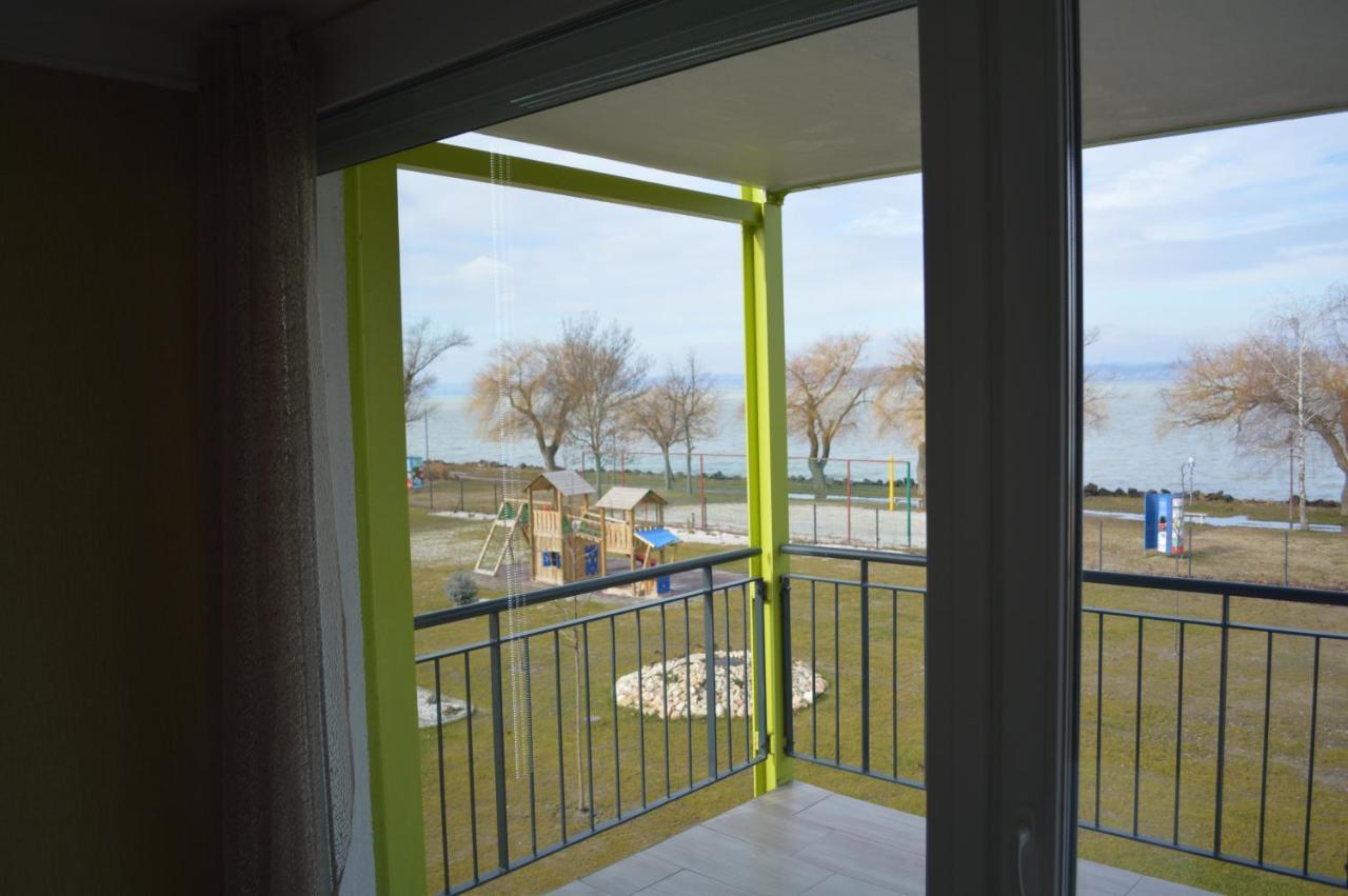 Siofok Ezuestpart Granada 2 Koezvetlen Vizparti Apartman Lägenhet Exteriör bild